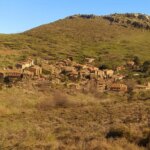 Muchos pasan de largo, pero este pueblo de pizarra a 60 min de Madrid es el mejor refugio del estrés