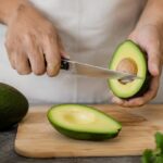 Cuál es la mejor manera de cortar un aguacate